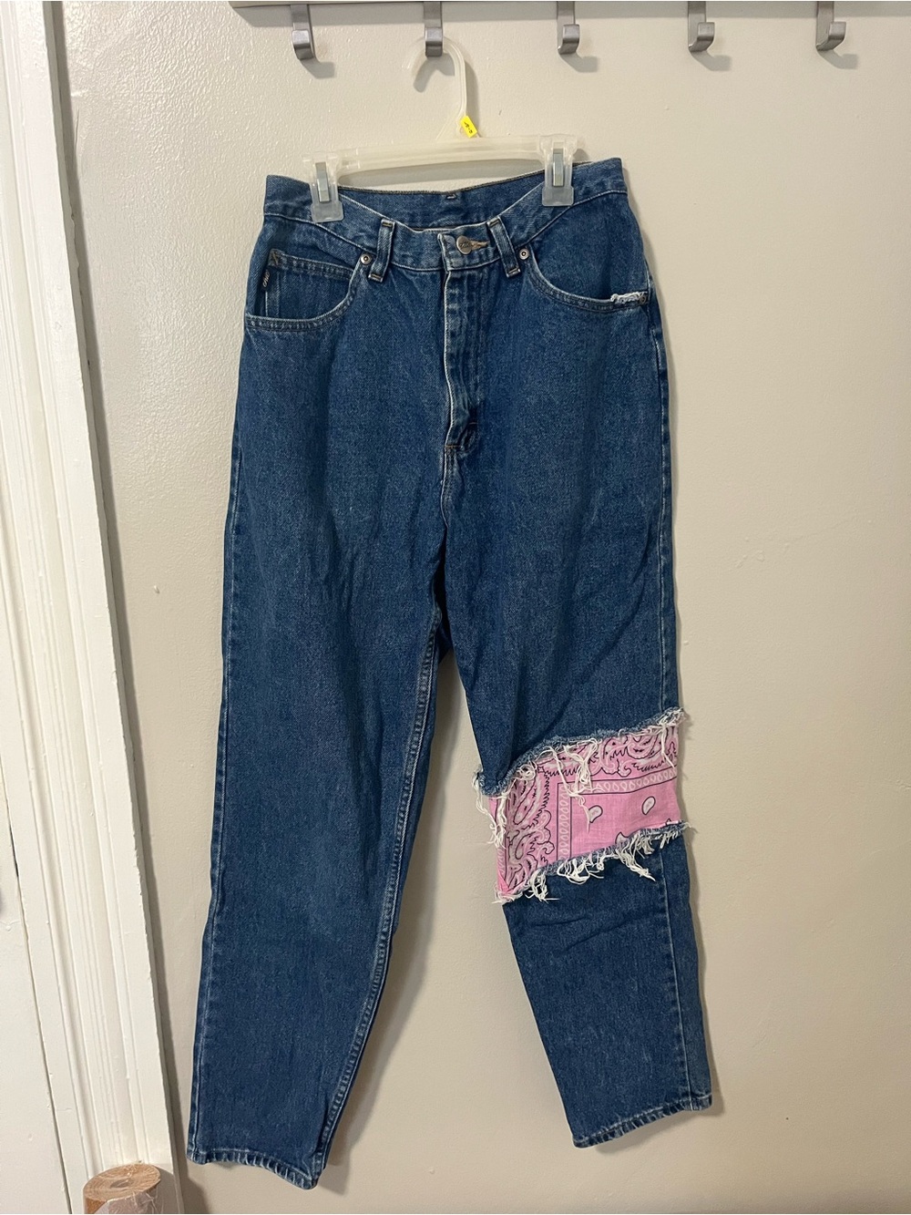 chic Blue Boyfriend Jeans with Pink Bandana Patch